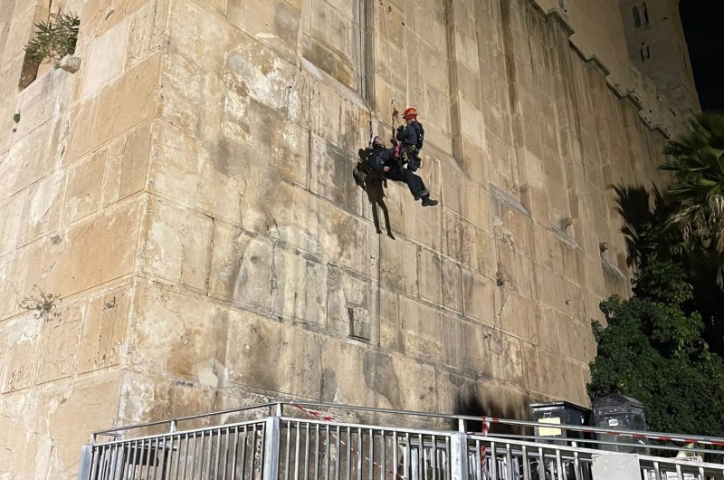 לשלום המתפללים: תרגיל כיבוי וחילוץ במערת המכפלה בחברון