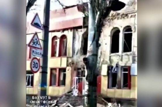 הקרבות בבחמוט: בית הכנסת ההיסטורי ניזוק מהפצצה רוסית