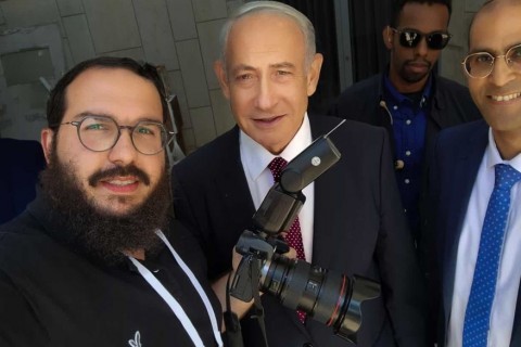 רגע אחרי שתיעד את ראש הממשלה הנכנס בנימין נתניהו בנאומו בכנס ז'בוטינסקי בירושלים, תפס הצלם החב
