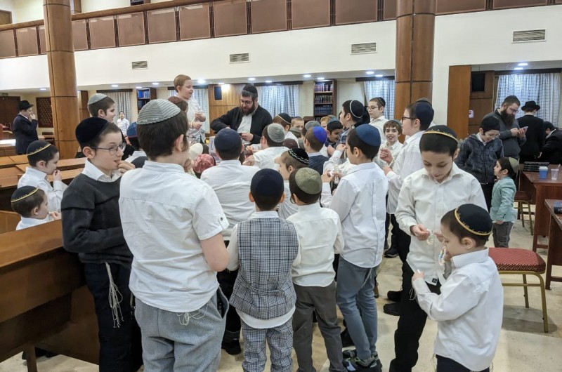 התורה מחממת: במינוס 20 מעלות, הגיעו כ-100 ילדים בבירת רוסיה, ללמוד בבית הכנסת המרכזי במוסקבה, במסגרת פרויקט 