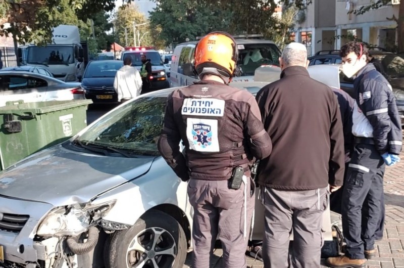 תאונה עם כלי רכב בסמוך לגן שרה של חב