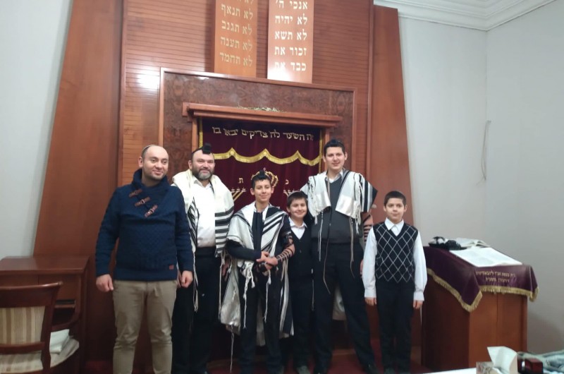 במזל טוב: חגיגת שמחת בר מצווה הבוקר לנער בן 13, חבר הקהילה היהודית בעיר דרזדן שבגרמניה, בבית הכנסת חב