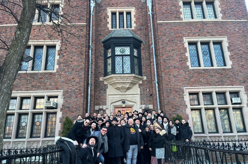 כ-70 איש מהקהילה היהודית בליאון שבצרפת הגיעו לחצרות קודשנו יחד עם השליח הרב שמואל הלוי גורביץ. הנסיעה אורגנה ע