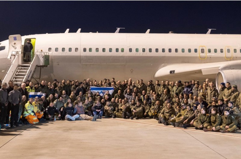 מבצע ענף הזית: 150 אנשי חילוץ צבאיים ישראלים המריאו לטורקיה כדי לספק סיוע בתגובה לאסון רעידת האדמה הקשה שגבתה מעל 4,000 הרוגים (צילום: דובר צה