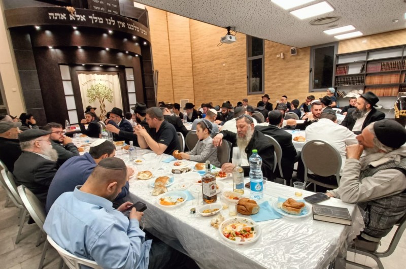 סביב שולחנות ערוכים: ראש ישיבת חב