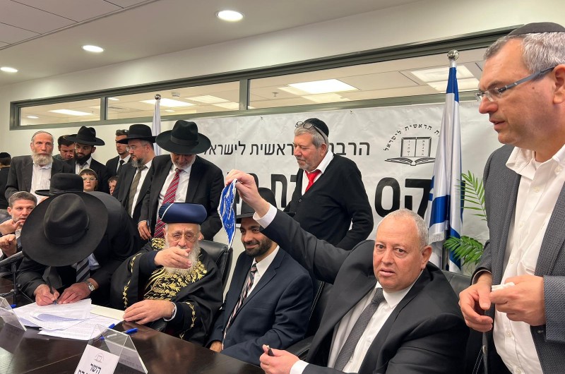 הרבנים הראשיים לישראל מכרו את החמץ של המדינה לנכרי