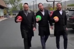 הקליפ שמשגע את יוטה: שלושת הרבנים משחקים דודג' בול