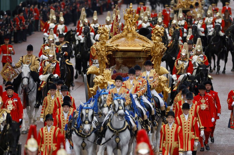המלך צ'ארלס הוכתר בבריטניה, הרב עשה את השבת בארמון