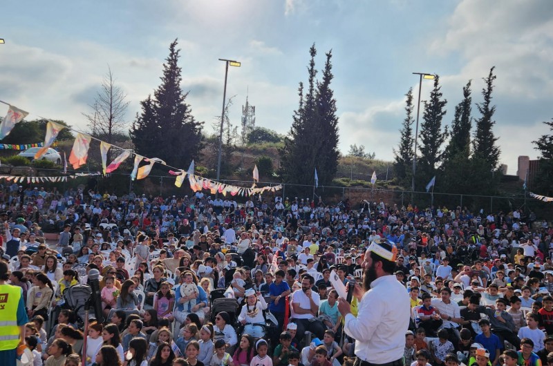 שיא של כל הזמנים בגבעת זאב עם כ-2,000 ילדים בתהלוכה
