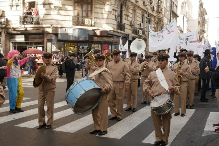 בואנוס איירס: תהלוכת 'פאראד' עוצמתית לכבוד ל