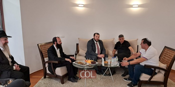 שר המורשת עמיחי אליהו בפגישה עם ראש עיריית אופקים, יחד עם מנכ