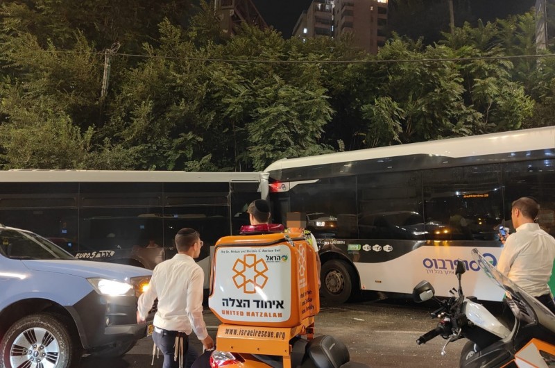 ירושלים: כ-20 נפגעו בתאונת דרכים בין שני אוטובוסים