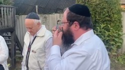 ימים ספורים לפני ראש השנה התקיימה התוועדות וכינוס ה'הקהל' מרגשת עם הקהילה היהודית באומן הנמצאת במחוז צ׳רקס, יחד עם שליח הרבי למחוז צ׳רקאס - הרב דב אקסלרוד ורעייתו ימים ספורים לפני ראש השנה התקיימה התוועדות וכינוס ה'הקהל' מרגשת עם הקהילה היהודית באומן הנמצאת במחוז צ׳רקס, יחד עם שליח הרבי למחוז צ׳רקאס - הרב דב אקסלרוד ורעייתו