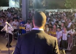 הזמר ר' *שמחה פרידמן* מרקיד את ההמונים ברמת בית שמש בארגונו בית חבד ברמה ג הרב *בנימין מנדלסון* ובסיוע חבר המועצה ר' ישראל מנדלסון. הזמר ר' מנדי ברוד 'חימם' את הקהל בתחילת הערב. הזמר ר' *שמחה פרידמן* מרקיד את ההמונים ברמת בית שמש בארגונו בית חבד ברמה ג הרב *בנימין מנדלסון* ובסיוע חבר המועצה ר' ישראל מנדלסון. הזמר ר' מנדי ברוד 'חימם' את הקהל בתחילת הערב.