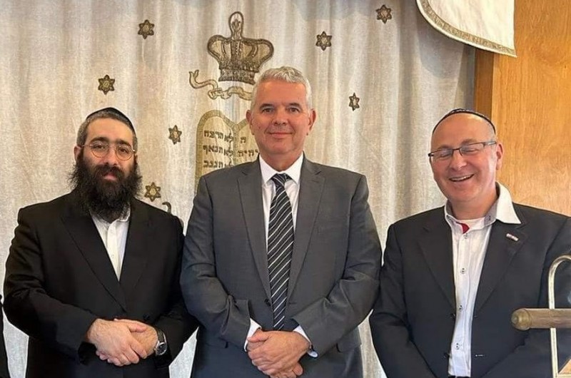 שגריר ישראל בהולנד ביקר לכבוד חג הסוכות בבית חב