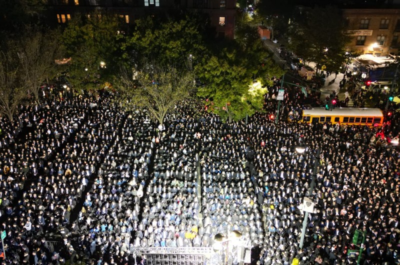 וְיִזְעֲקוּ אֶל הַשֵּׁם: אלפים השתתפו בעצרת תפילה מול 770