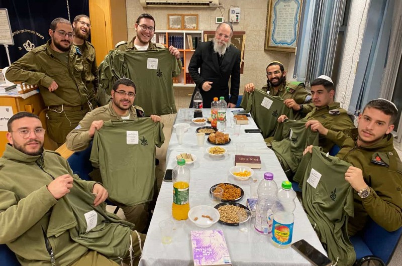 חסד של חסיד: הרב יוסי נחשון משלוחי חב חסד של חסיד: הרב יוסי נחשון משלוחי חב