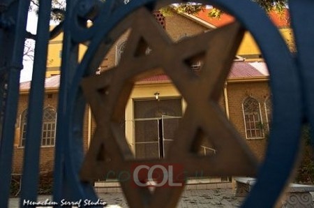 צרפת: רעול פנים דקר יהודייה וריסס צלב קרס על דלת ביתה