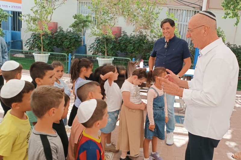 ראש העיר אילת פגש את ילדי שדרות שהשתלבו בביה