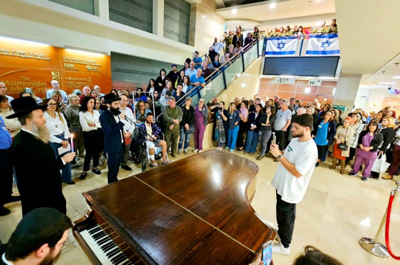לזכות ולרפואת המאושפזים: הדלקת נר חנוכה עם שליח חב