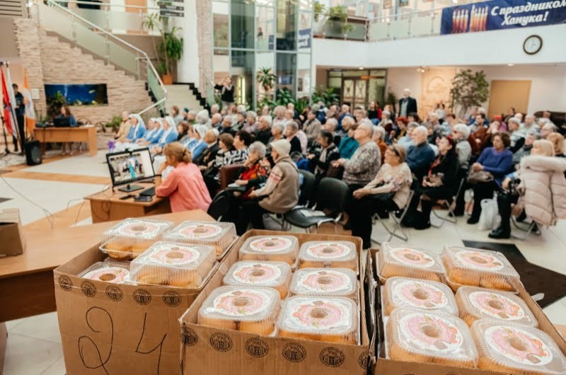 מרכז החסד היהודי במוסקבה האיר בתים של אלפי נזקקים