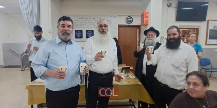 הרב זלמן וולביק, שליח הרבי מפייב טאון ניו יורק, הגיע לביקור חיזוק בשדרות, יחד עם קבוצת מקורבים. צפו: