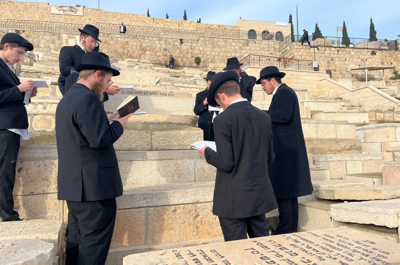 יארצייט לדוד הרבי: התלמידים השלוחים עלו לקברו בהר הזיתים