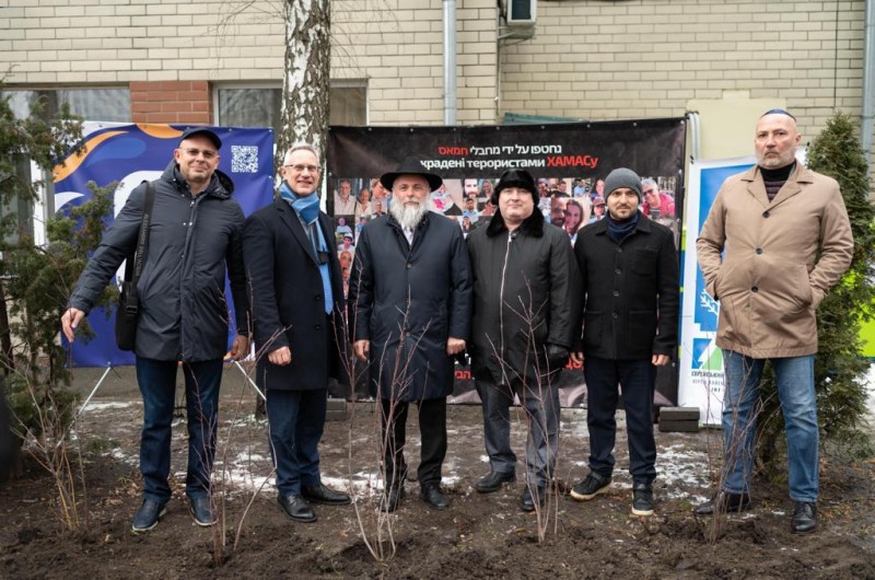 בקייב שבאוקראינה נטעו את 'גן התקווה' למען החטופים בעזה