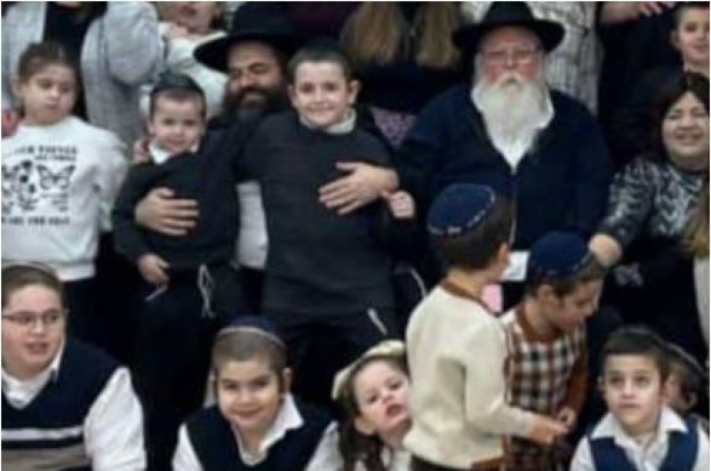 ר' משה דיקשטיין שוחרר מבית הרפואה וחגג בחיק משפחתו