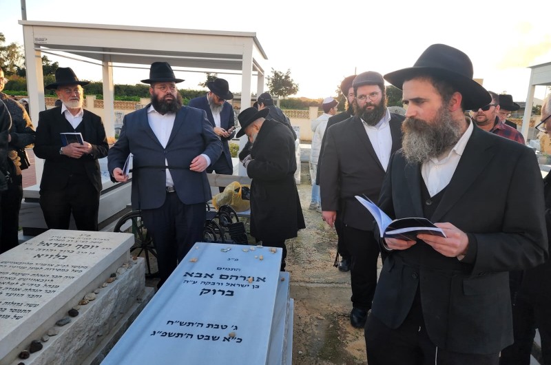 היארצייט הראשון לר' אבוש ברוק: משפחה וידידים עלו לקברו