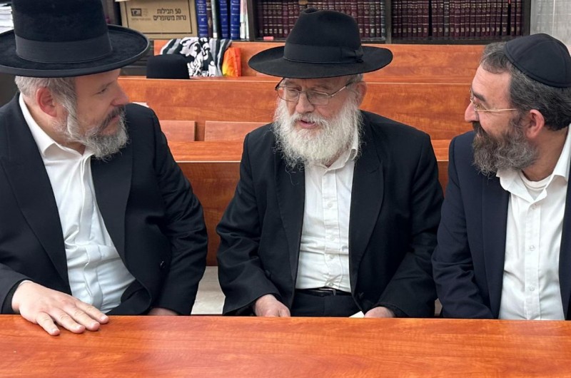 ראש העיר ביתר הפתיע והגיע בשישי לשיעורו הקבוע של הרב זלמן גופין בתניא ב'מעייני ישראל'. הרב גופין: 