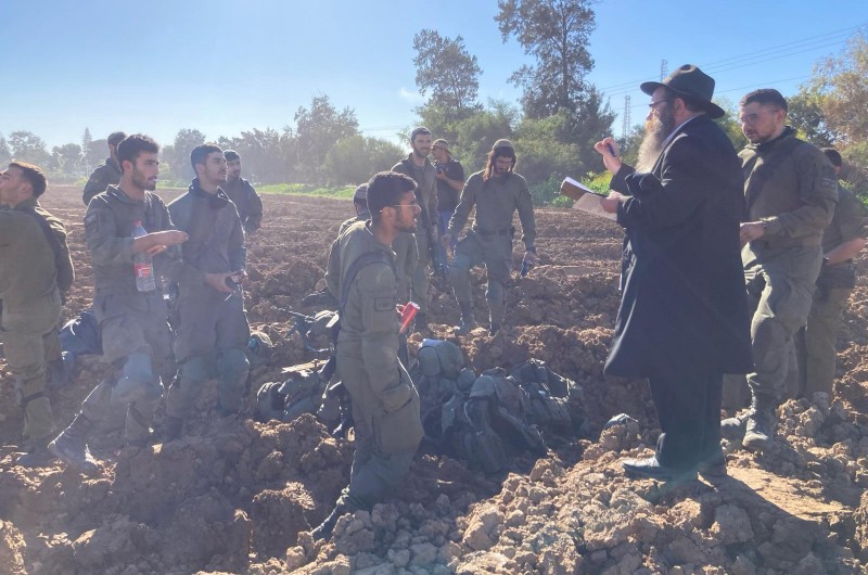 לאחר שהרב מנחם מענדל פרידמן רב קהילת חב