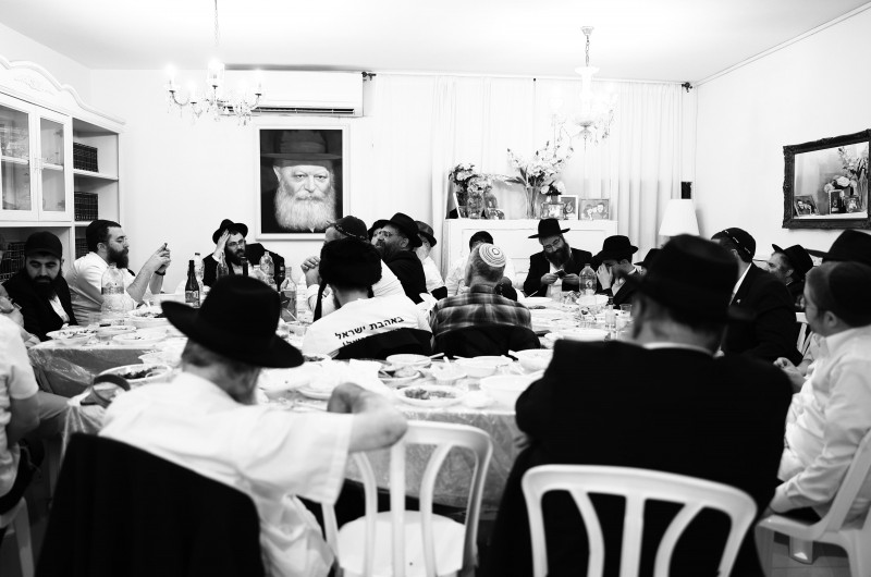 התוועדות מוצאי פורים בקהילת חב''ד פתח תקווה בבית המד''א הרב חיים הלל רסקין, עד השעות הקטנות של הבוקר