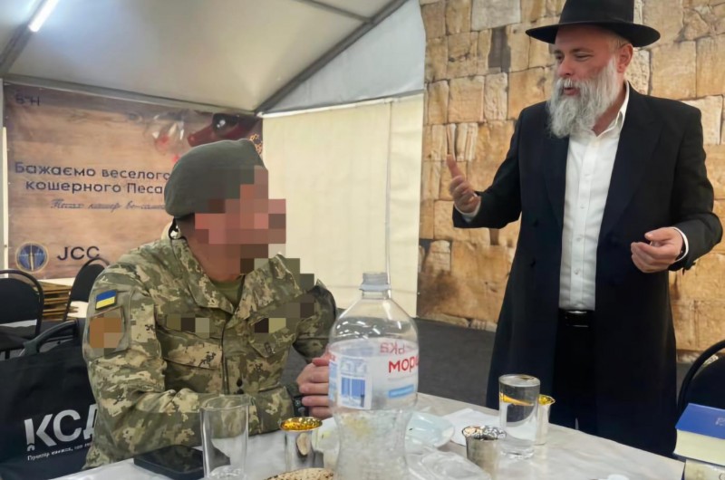 חיילים יהודים בצבא אוקראינה נפגשו עם השליח הרב מרקוביץ'