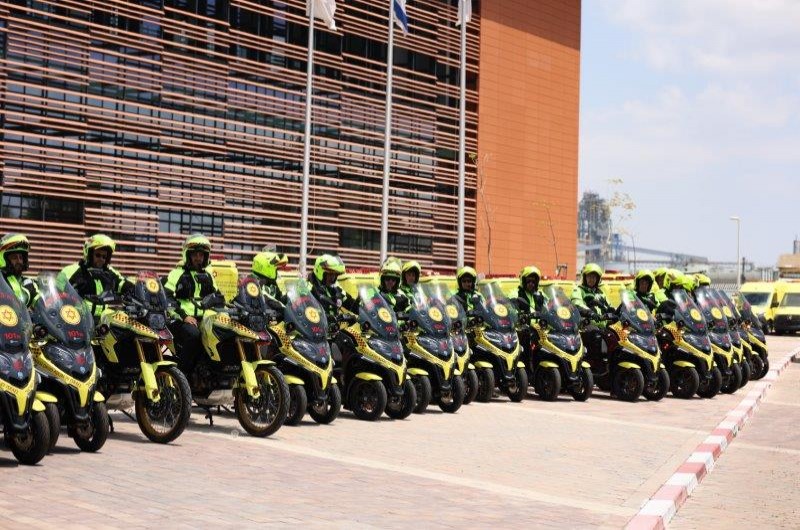 60 אופנועי חירום חדשים של מגן דוד אדום נופקו ל-60 חובשים ופראמדיקים חדשים ביחידת האופנועים של מד