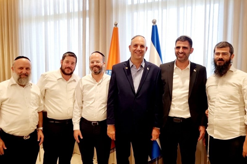 שר התקשורת שלמה קרעי נפגש עם ראש העיר יאיר רביבו, הנציג החב