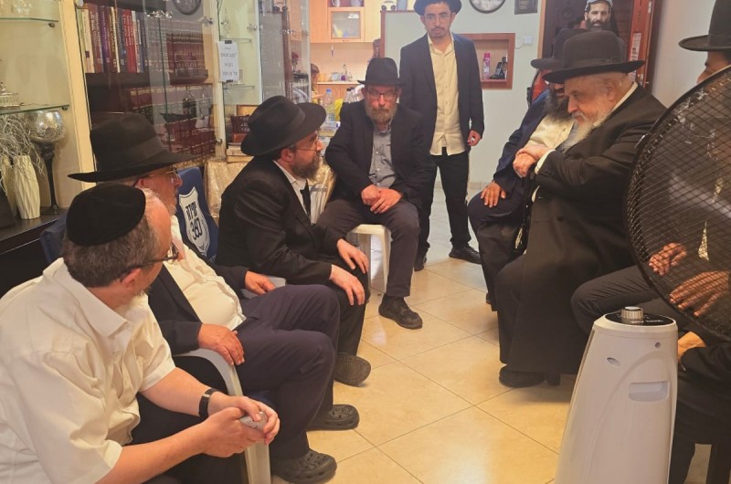 זרם מנחמים בבית משפחת גלינסקי בשיכון חב זרם מנחמים בבית משפחת גלינסקי בשיכון חב