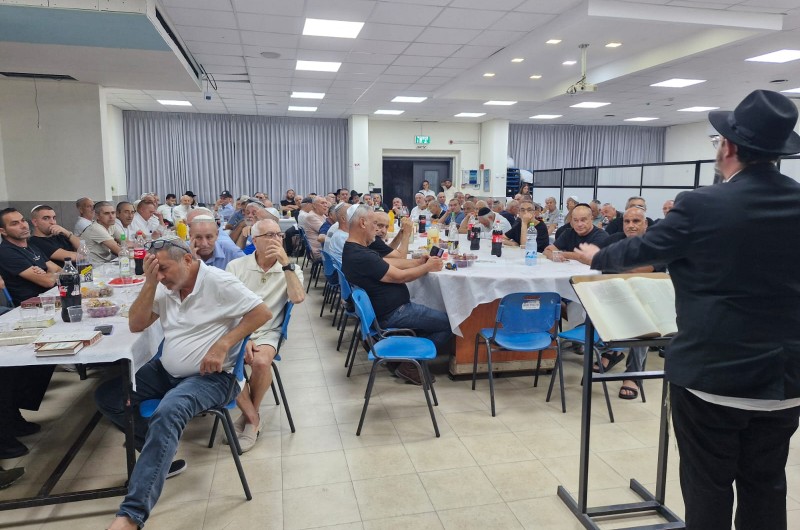 סיום מסכת ברוב עם כהוראת הרבי לימים אלו, בבית חב