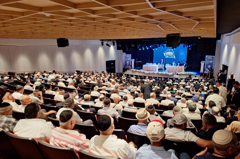 לציון 80 שנה להסתלקות אבי של הרבי: בהיכל התרבות של תלפיות בירושלים נערך כנס הוקרה למאות חברי רשת הכוללים 'תפארת לוי יצחק' (צילום: שניאור שיף)