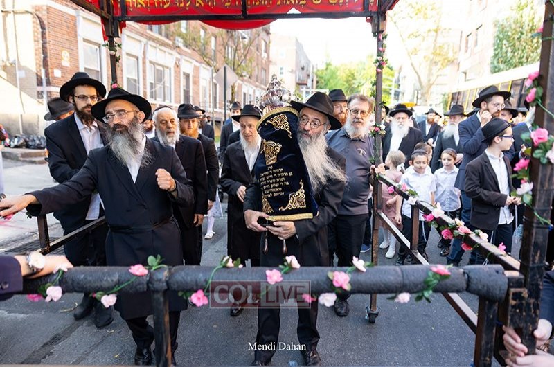 קראון הייטס: משפחת שנוביץ חגגה הכנסת ספר תורה