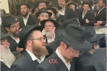 רַחֲמָנָא דְעָנֵי לַעֲנִיֵּי עֲנֵינָא: הריקוד שאחרי הסליחות ב-770 בכפר חב