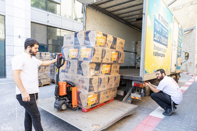 חלוקת ענק של יותר מ-1,000 ארגזי מזון לחג בקרית היובל