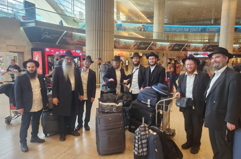 קבלת פנים לתלמידים השלוחים בישיבת תומכי תמימים לוד שחזרו כעת משנת הקבוצה אצל הרבי ואשר חזרתם מהווה תוספת מרגשת של אור ושמחה, עם הבאת חוויות הלימוד וההתקשרות העמוקה עם הרבי קבלת פנים לתלמידים השלוחים בישיבת תומכי תמימים לוד שחזרו כעת משנת הקבוצה אצל הרבי ואשר חזרתם מהווה תוספת מרגשת של אור ושמחה, עם הבאת חוויות הלימוד וההתקשרות העמוקה עם הרבי