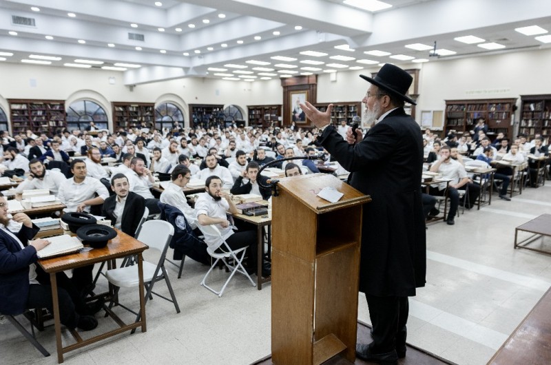 הרב הראשי לישראל מסכם ביקור ממושך בשכונת קראון הייטס