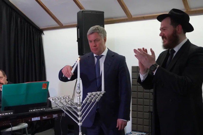 מושל מחוז אוליאנובסק ברוסיה - אלכסיי יורוביץ׳ רוסקיך, השתתף באירוע חנוכה בבית חב מושל מחוז אוליאנובסק ברוסיה - אלכסיי יורוביץ׳ רוסקיך, השתתף באירוע חנוכה בבית חב