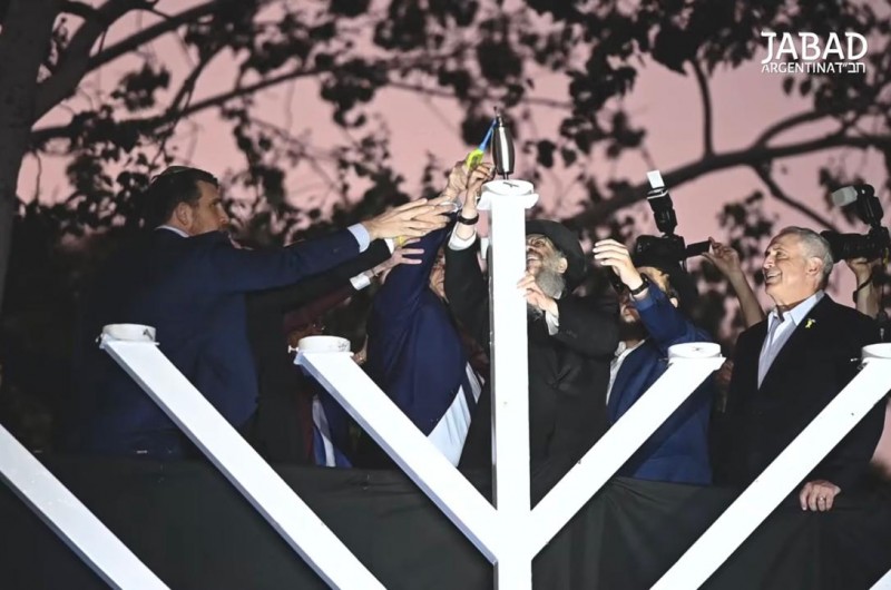 ראש העיר בואנוס איירס והשגרירים הדליקו את החנוכייה