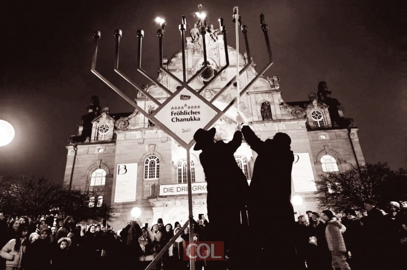 האור גבר על החושך: שליח חב האור גבר על החושך: שליח חב