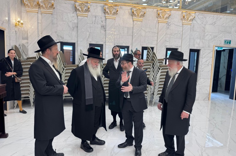 השר יצחק גולדקנופף מסייר במרכז חב״ד 770 בראשון לציון בראשות השלוחים הרב אליהו סגל והשליח הראשי הרב יצחק גרוזמן, יחד עם דובר חב''ד הרב שימי סגל, סגר״ע שמואל ג׳מיל וחבר המועצה נועם חדד השר יצחק גולדקנופף מסייר במרכז חב״ד 770 בראשון לציון בראשות השלוחים הרב אליהו סגל והשליח הראשי הרב יצחק גרוזמן, יחד עם דובר חב''ד הרב שימי סגל, סגר״ע שמואל ג׳מיל וחבר המועצה נועם חדד
