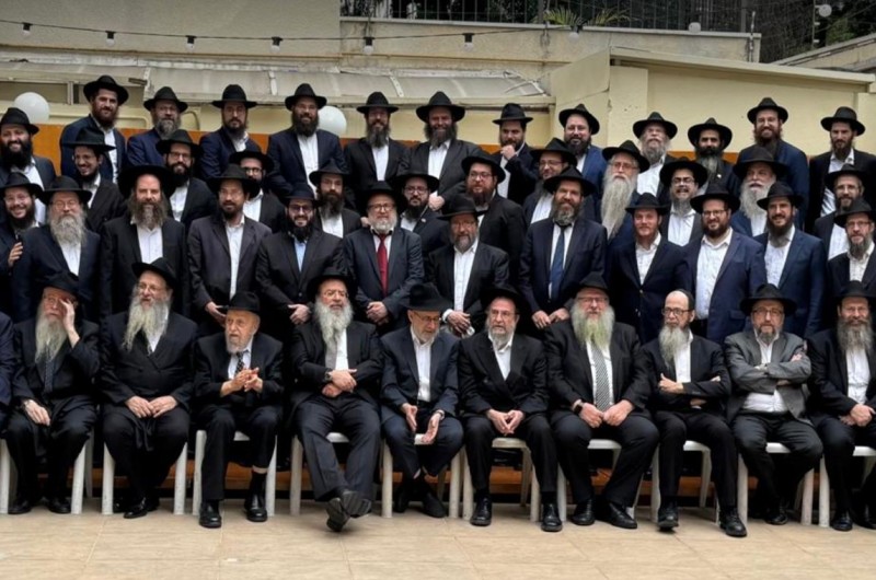 עשרות שלוחי הרבי ומנהלי בתי חב