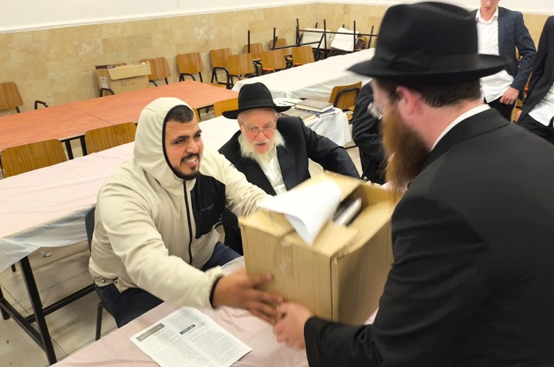 עם צאת החג: רב העיר, ראש הישיבה וחבר בי עם צאת החג: רב העיר, ראש הישיבה וחבר בי